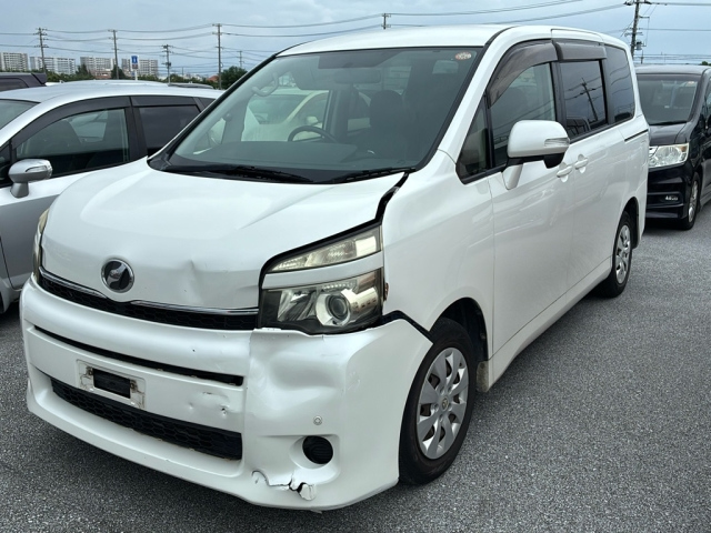 TOYOTA VOXY 2012
