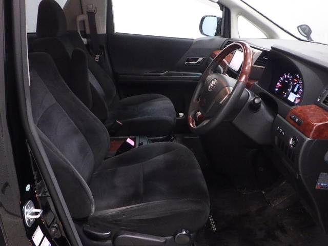 TOYOTA VELLFIRE 2011