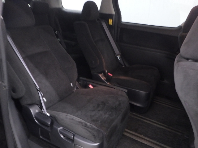 TOYOTA VELLFIRE 2011