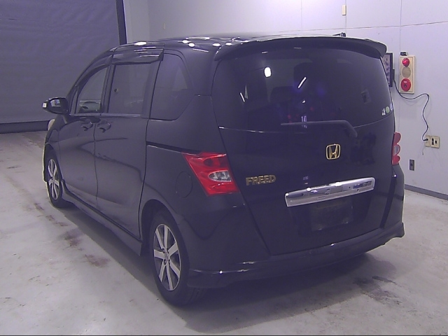 HONDA FREED 2010