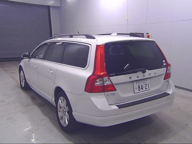 VOLVO V70 2011
