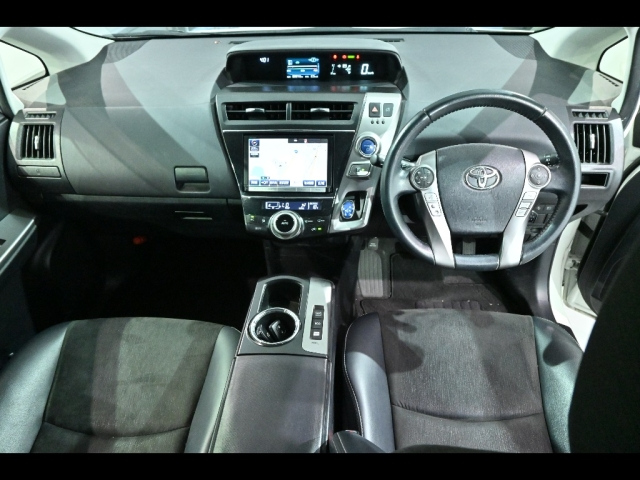 TOYOTA PRIUS ALPHA 2015
