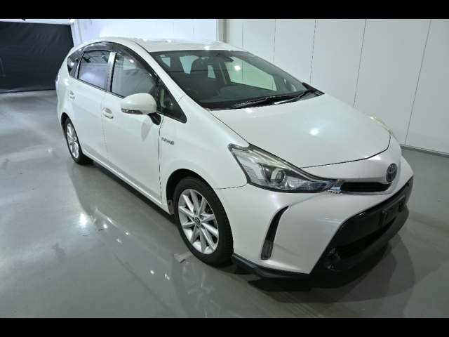 TOYOTA PRIUS ALPHA 2015
