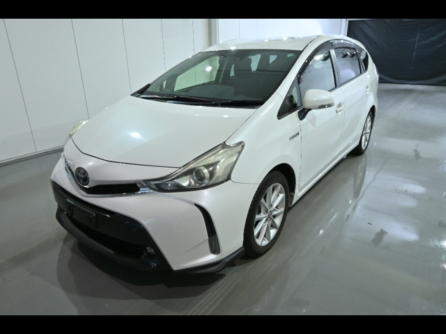TOYOTA PRIUS ALPHA 2015