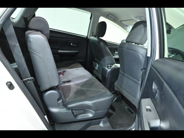 TOYOTA PRIUS ALPHA 2015