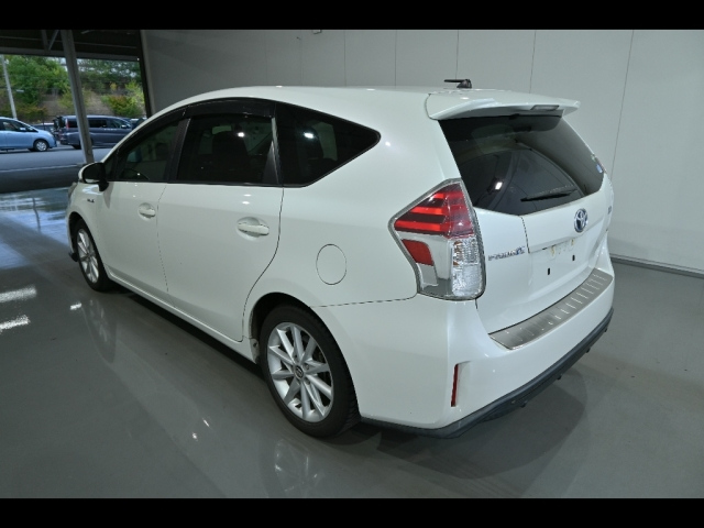 TOYOTA PRIUS ALPHA 2015