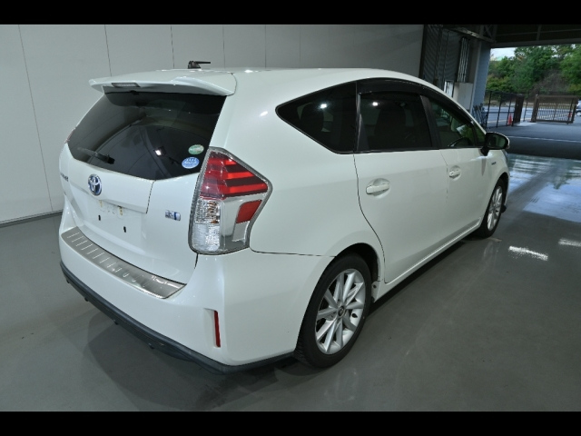 TOYOTA PRIUS ALPHA 2015