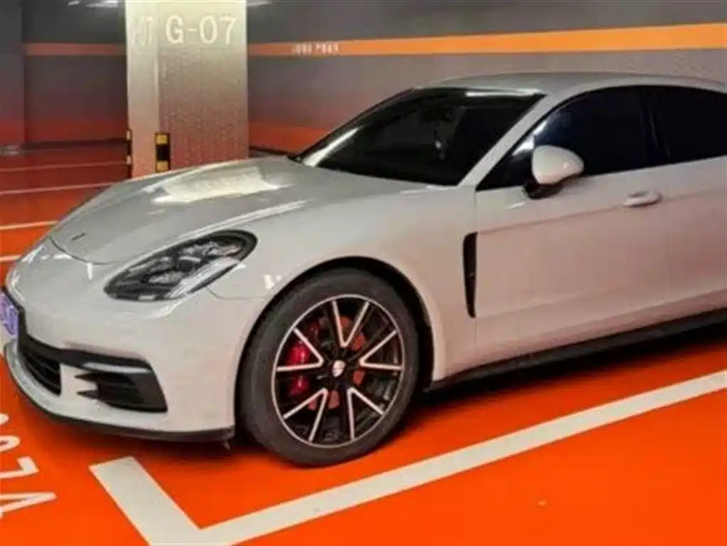 PORSCHE PANAMERA