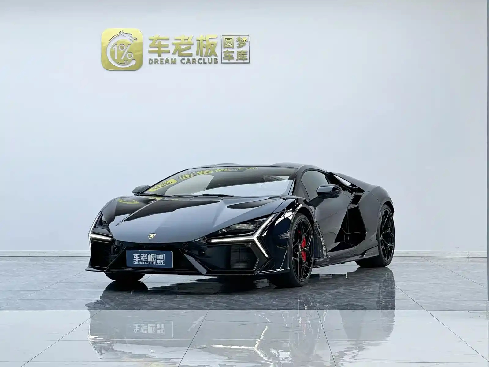 LAMBORGHINI REVUELTO