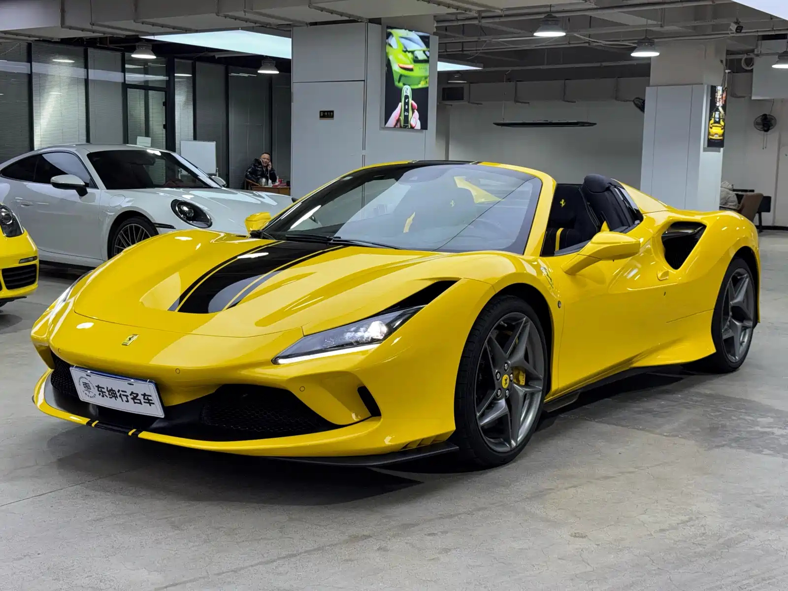 FERRARI F8