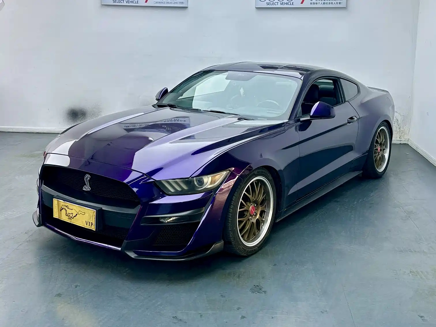 FORD MUSTANG
