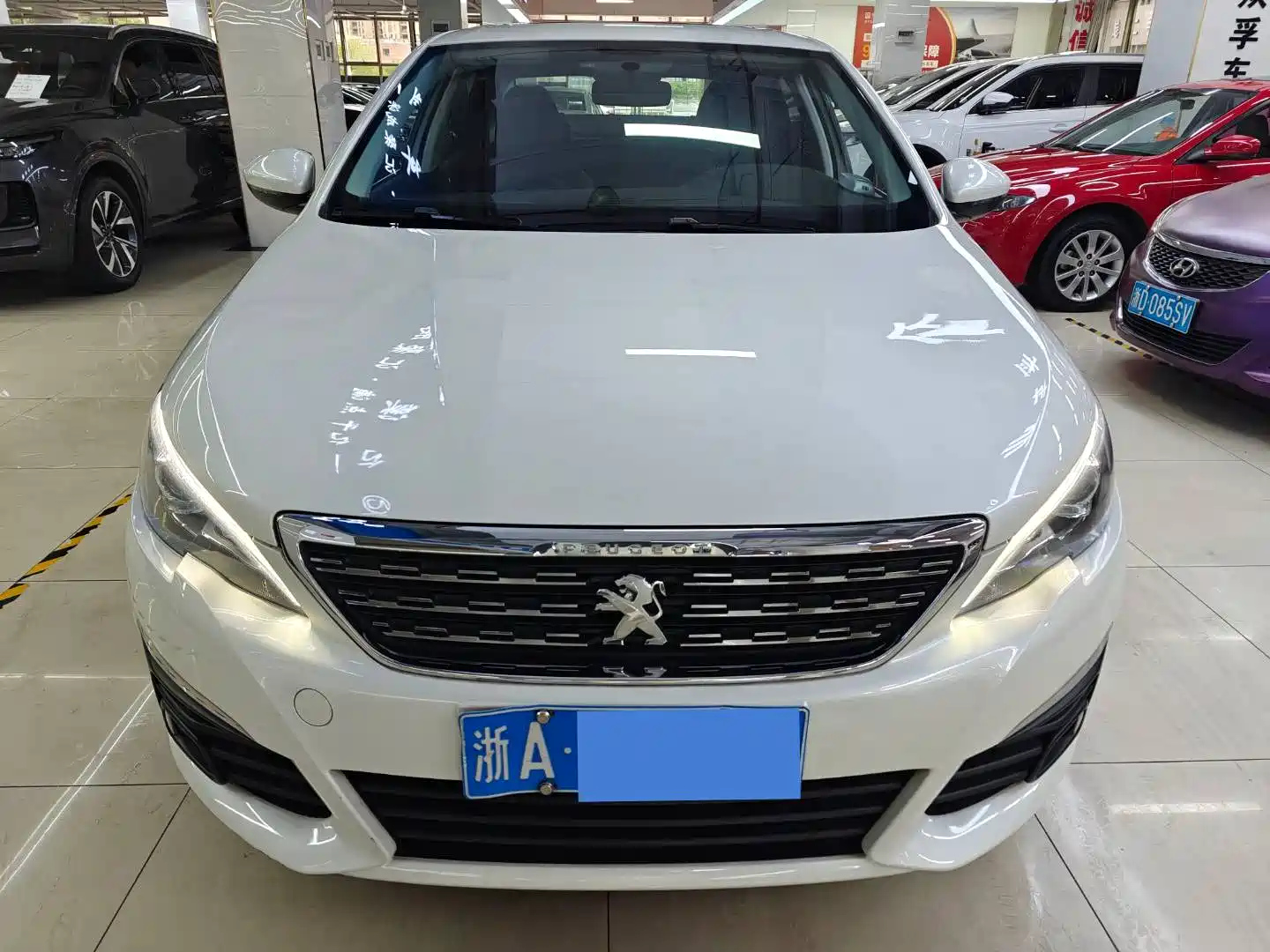 PEUGEOT 308