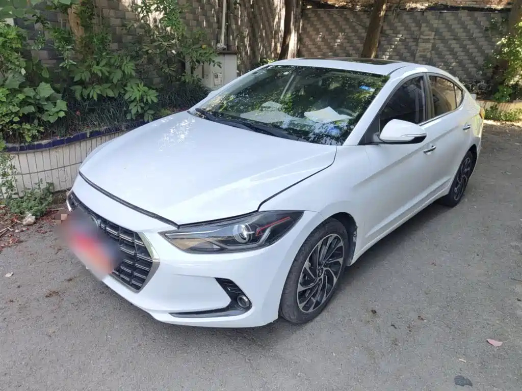 HYUNDAI ELANTRA