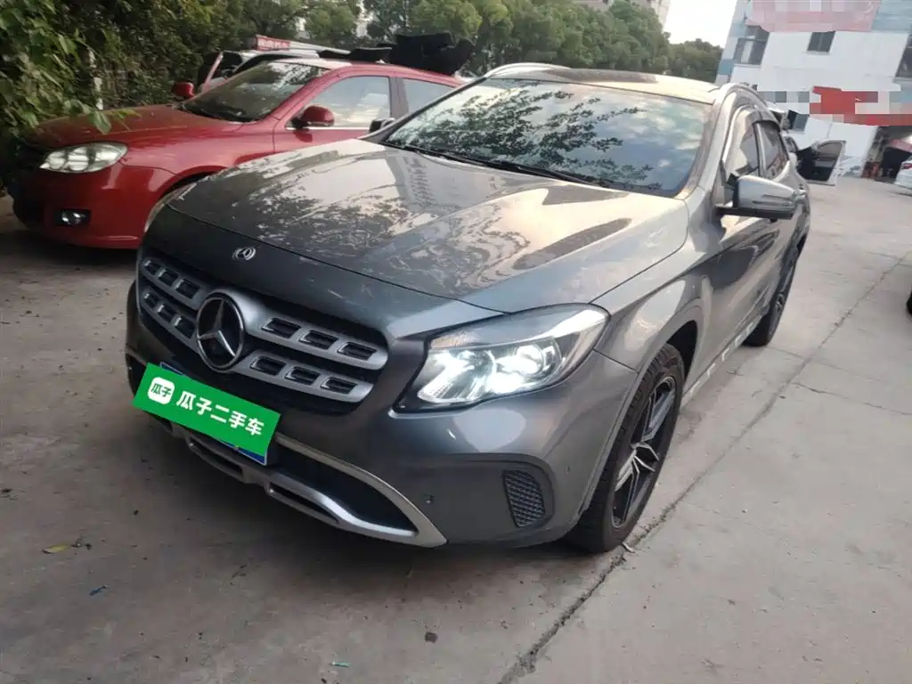 MERCEDES BENZ GLA