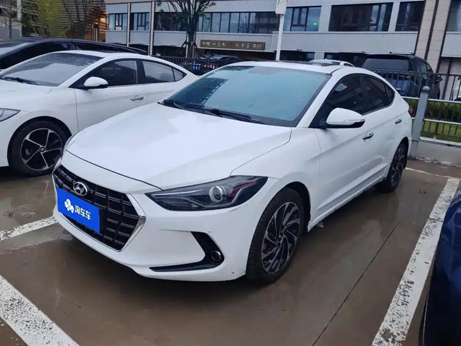 HYUNDAI ELANTRA