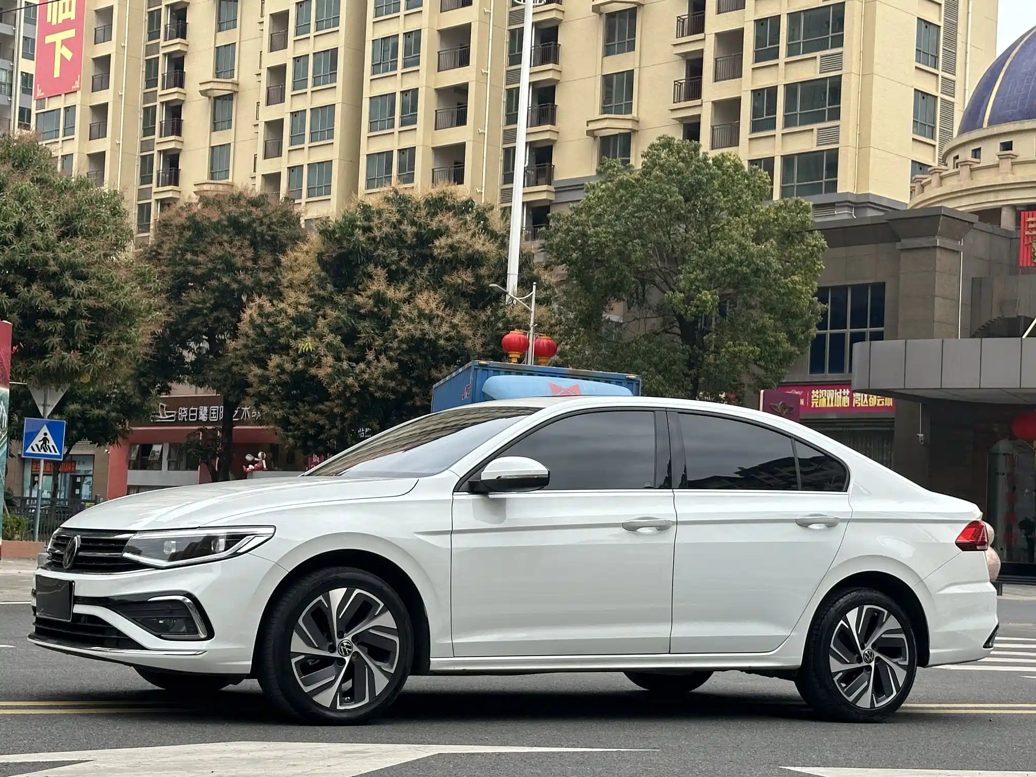 VOLKSWAGEN BORA