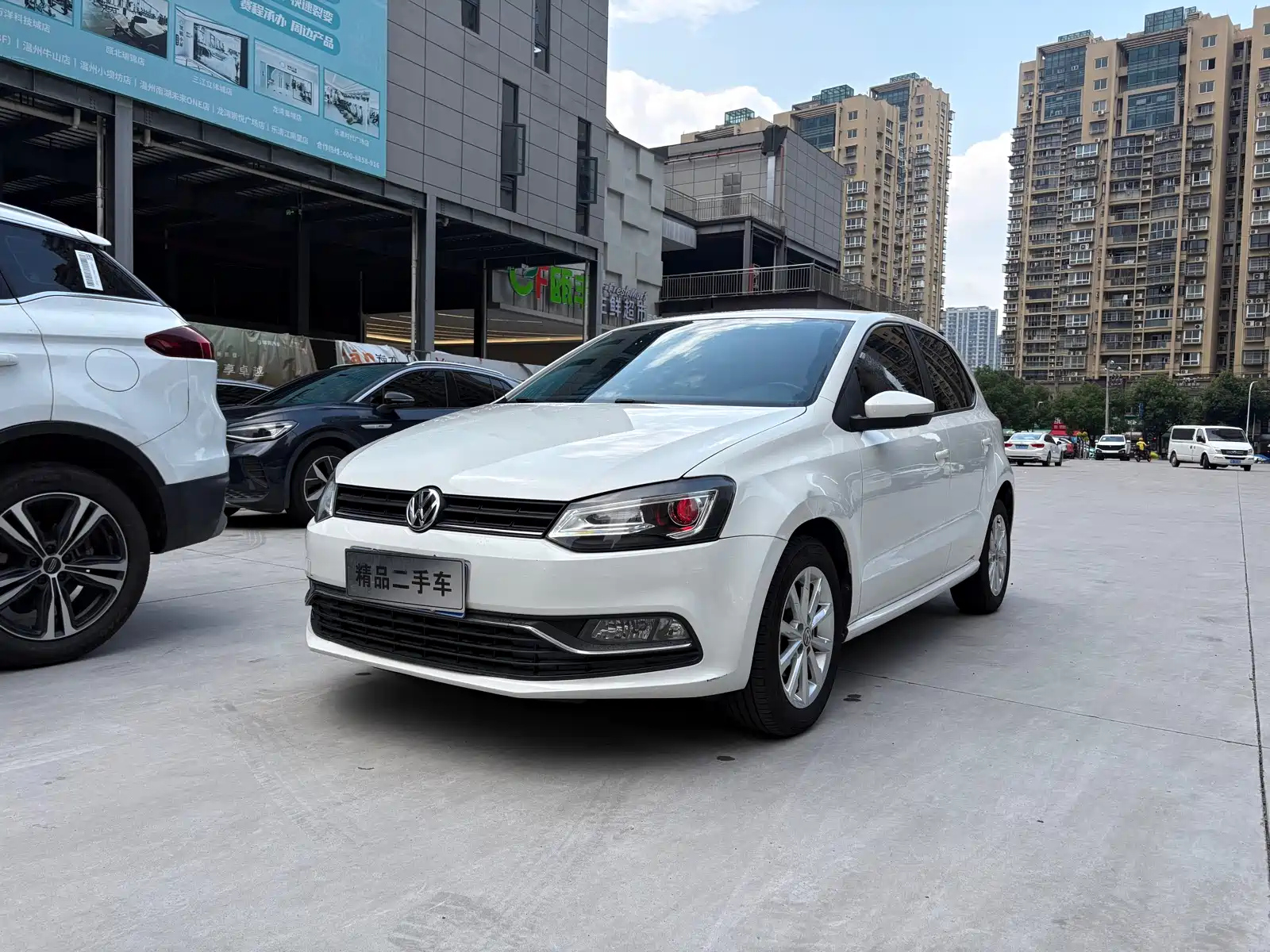 VOLKSWAGEN POLO