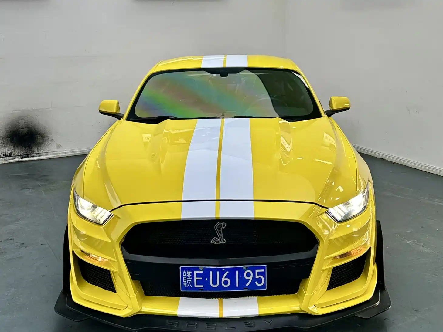 FORD MUSTANG
