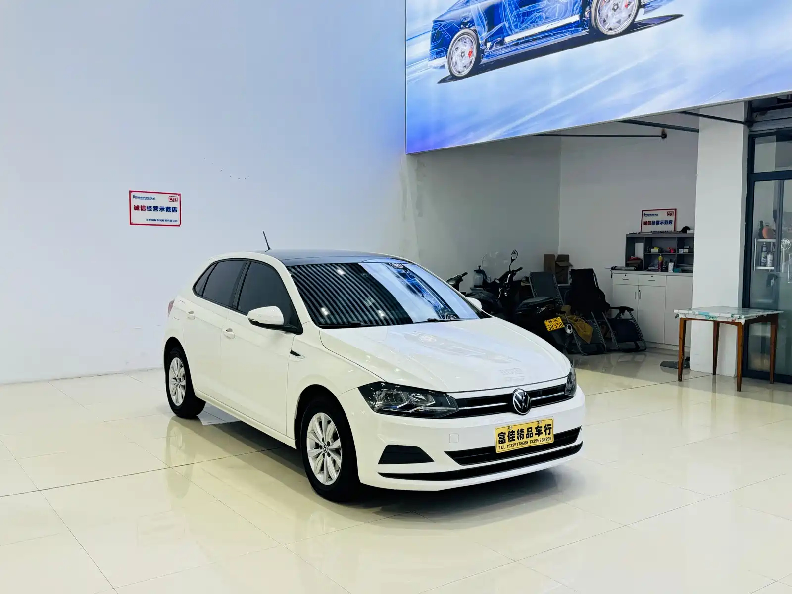 VOLKSWAGEN POLO
