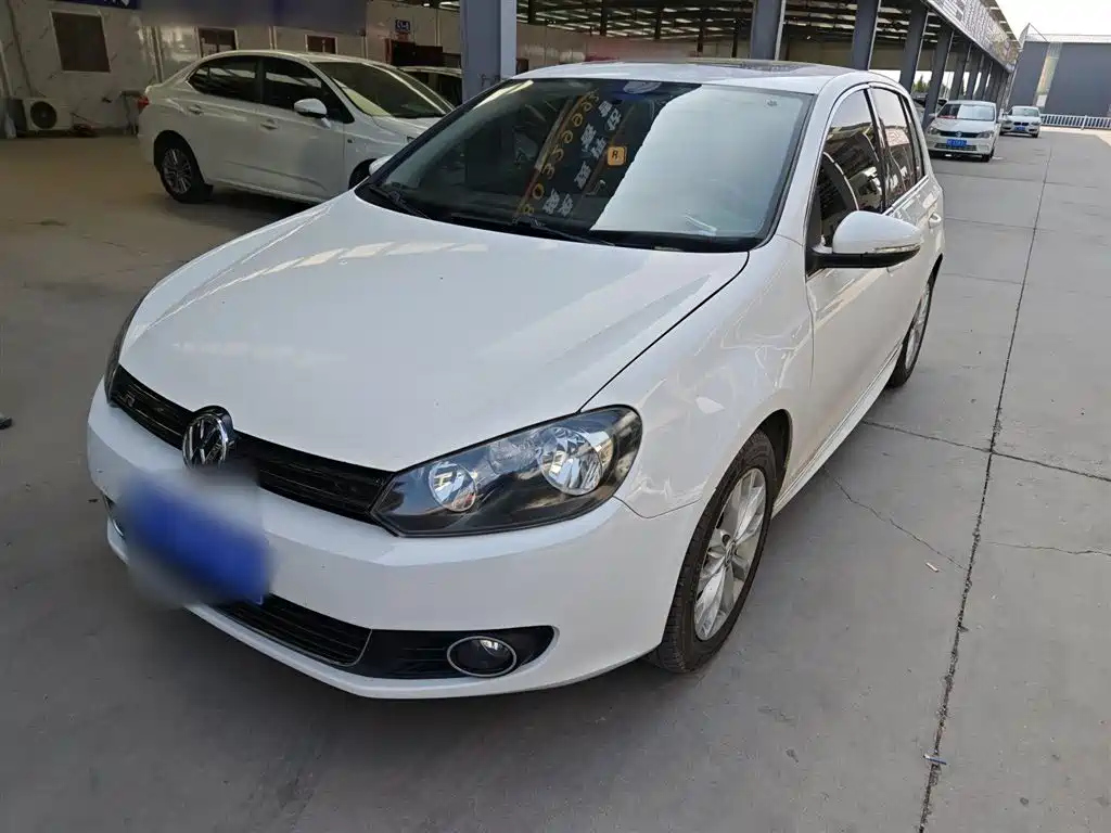 VOLKSWAGEN GOLF