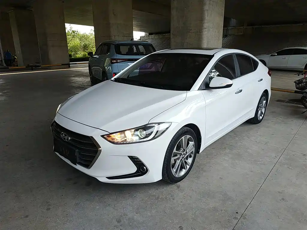 HYUNDAI ELANTRA