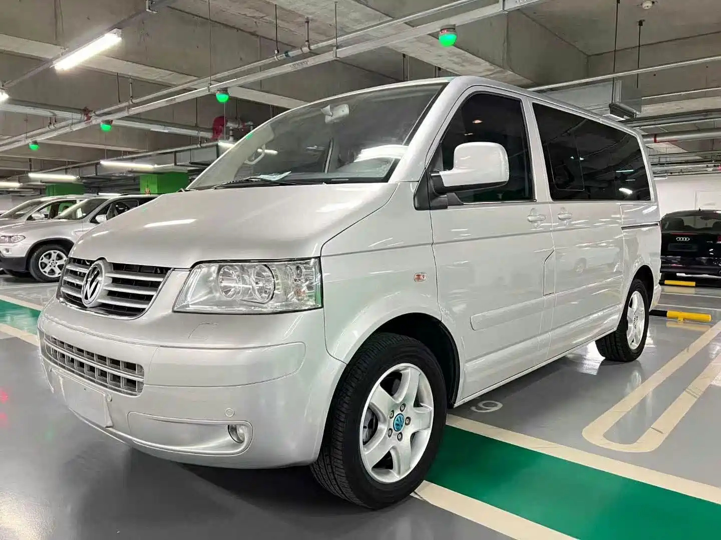 VOLKSWAGEN MULTIVAN
