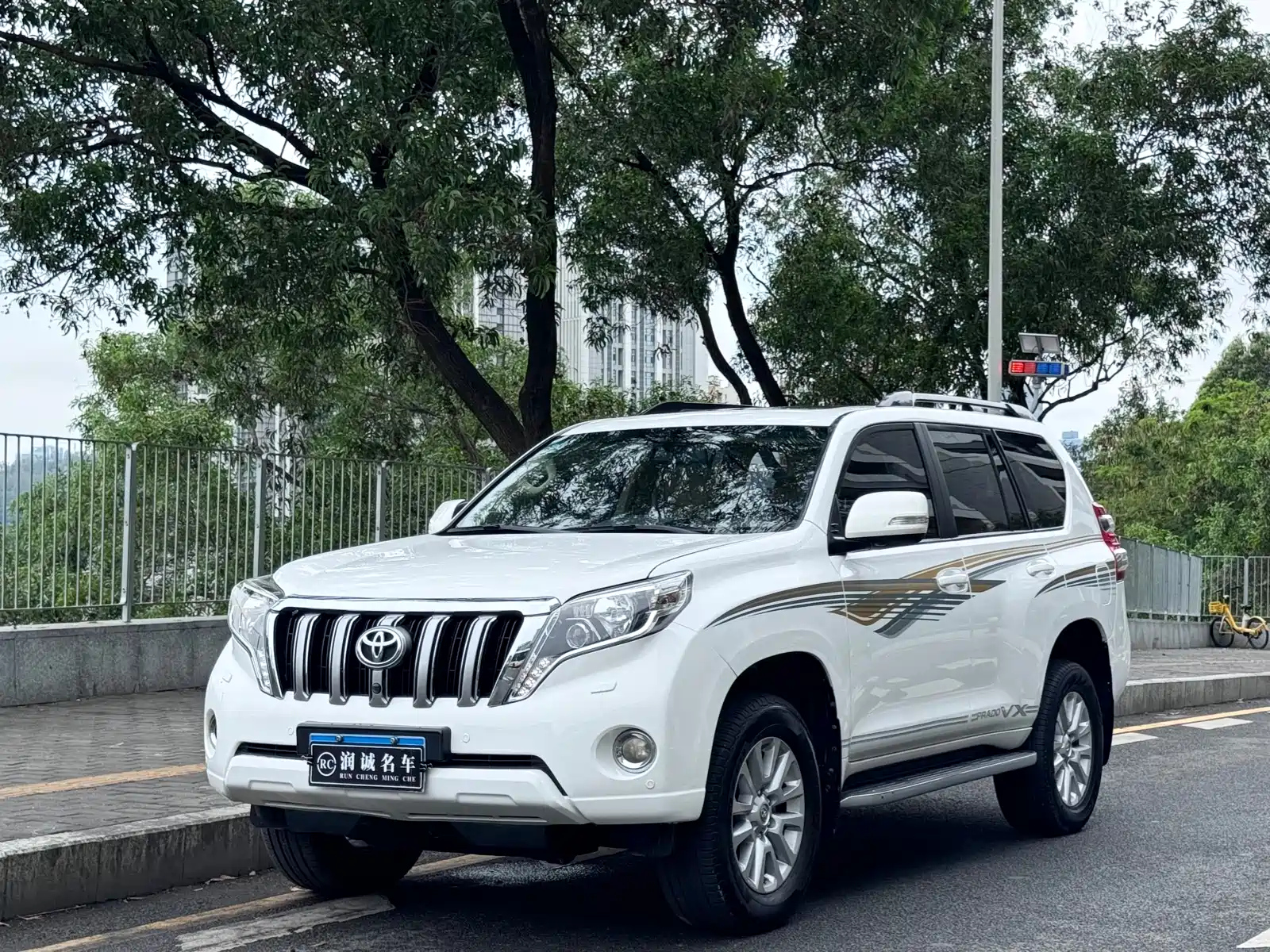 TOYOTA PRADO