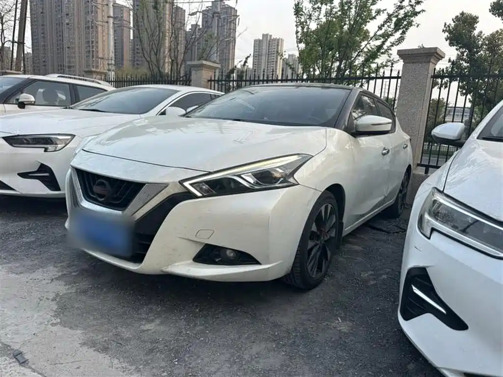 NISSAN LANNIA