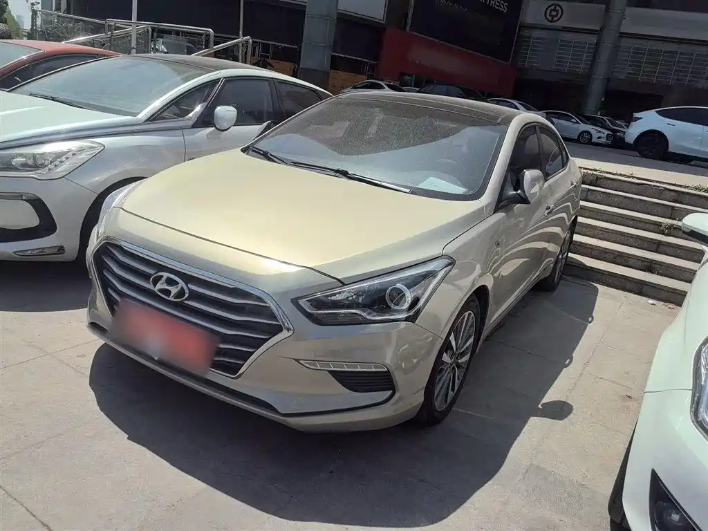 HYUNDAI MISTRA
