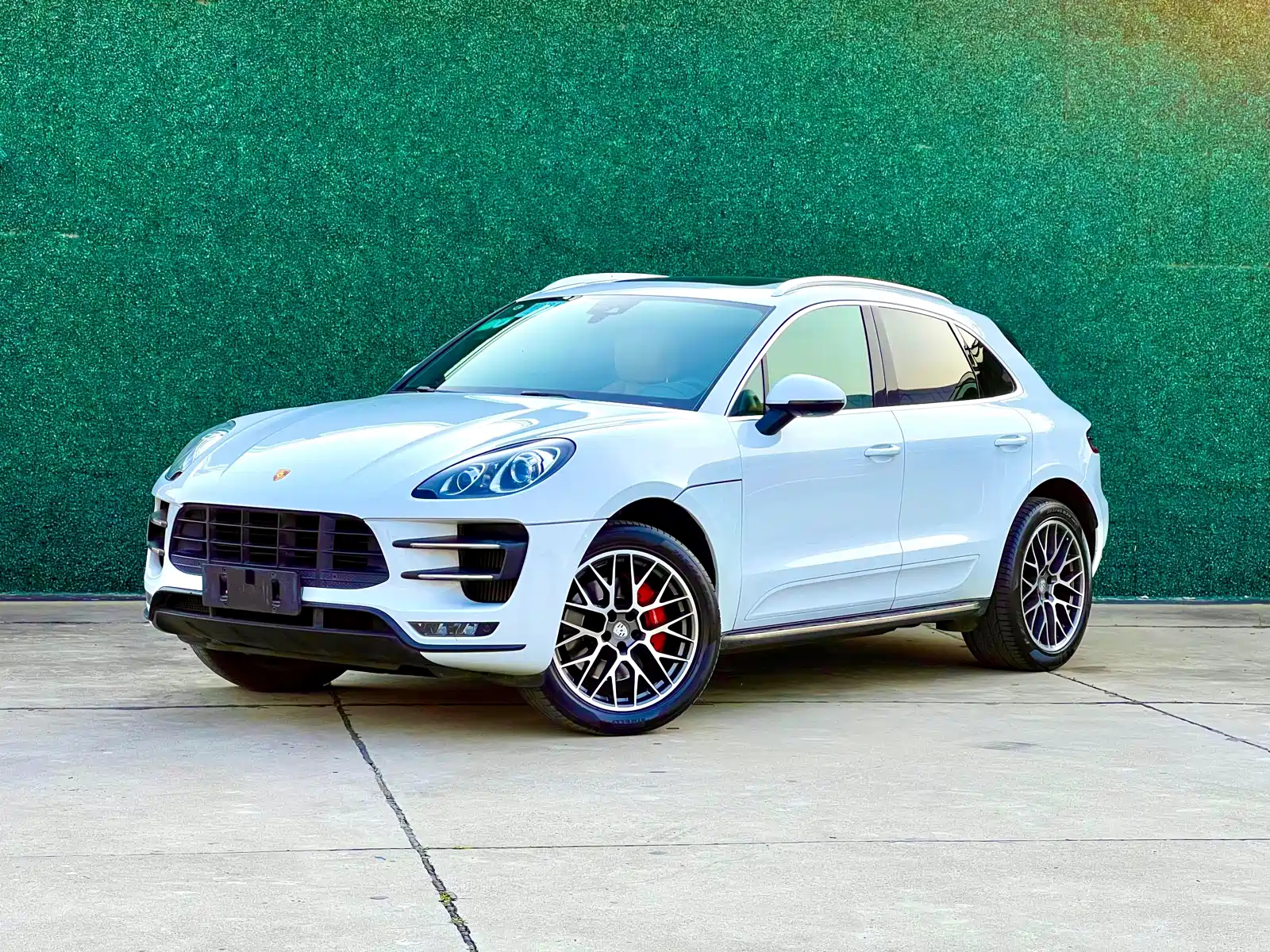PORSCHE MACAN