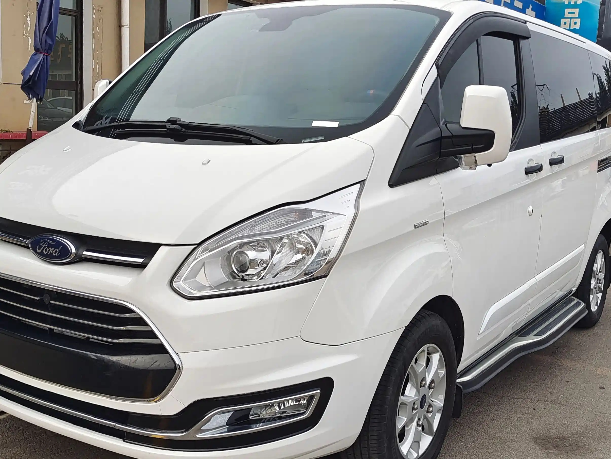 FORD TOUREO