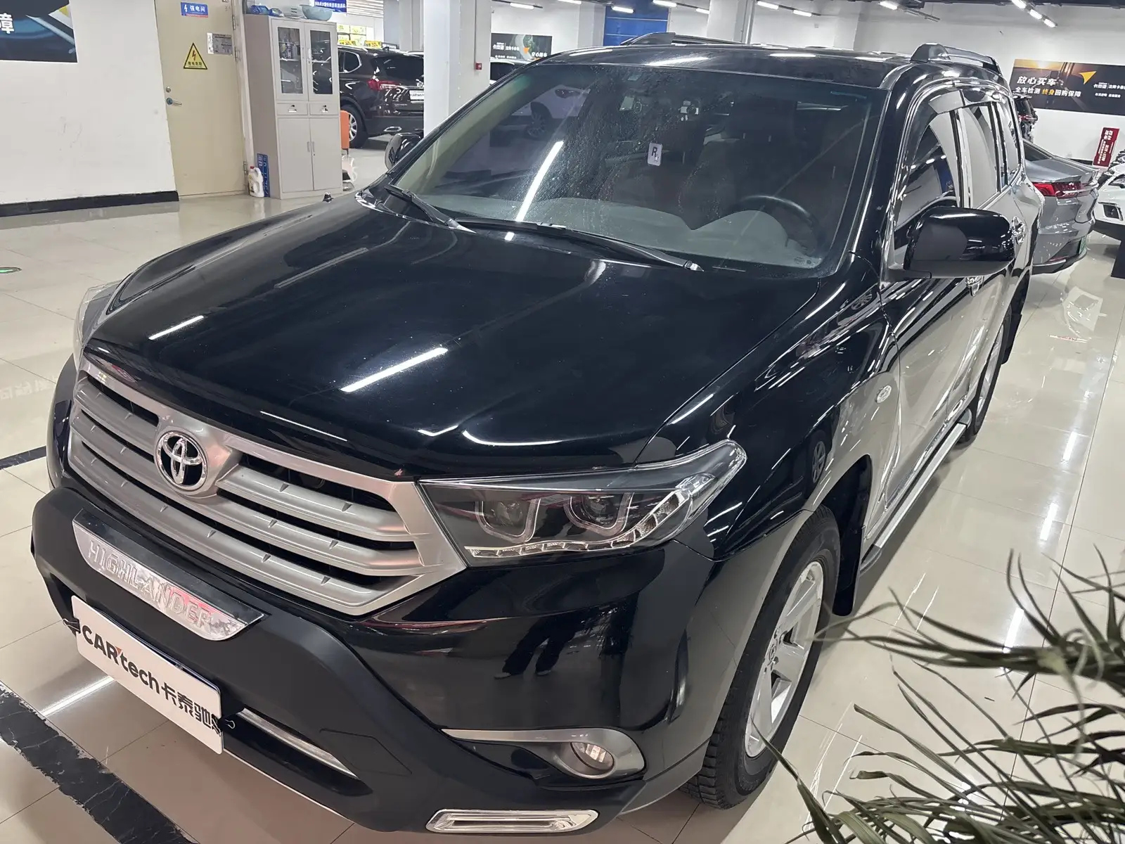 TOYOTA HIGHLANDER