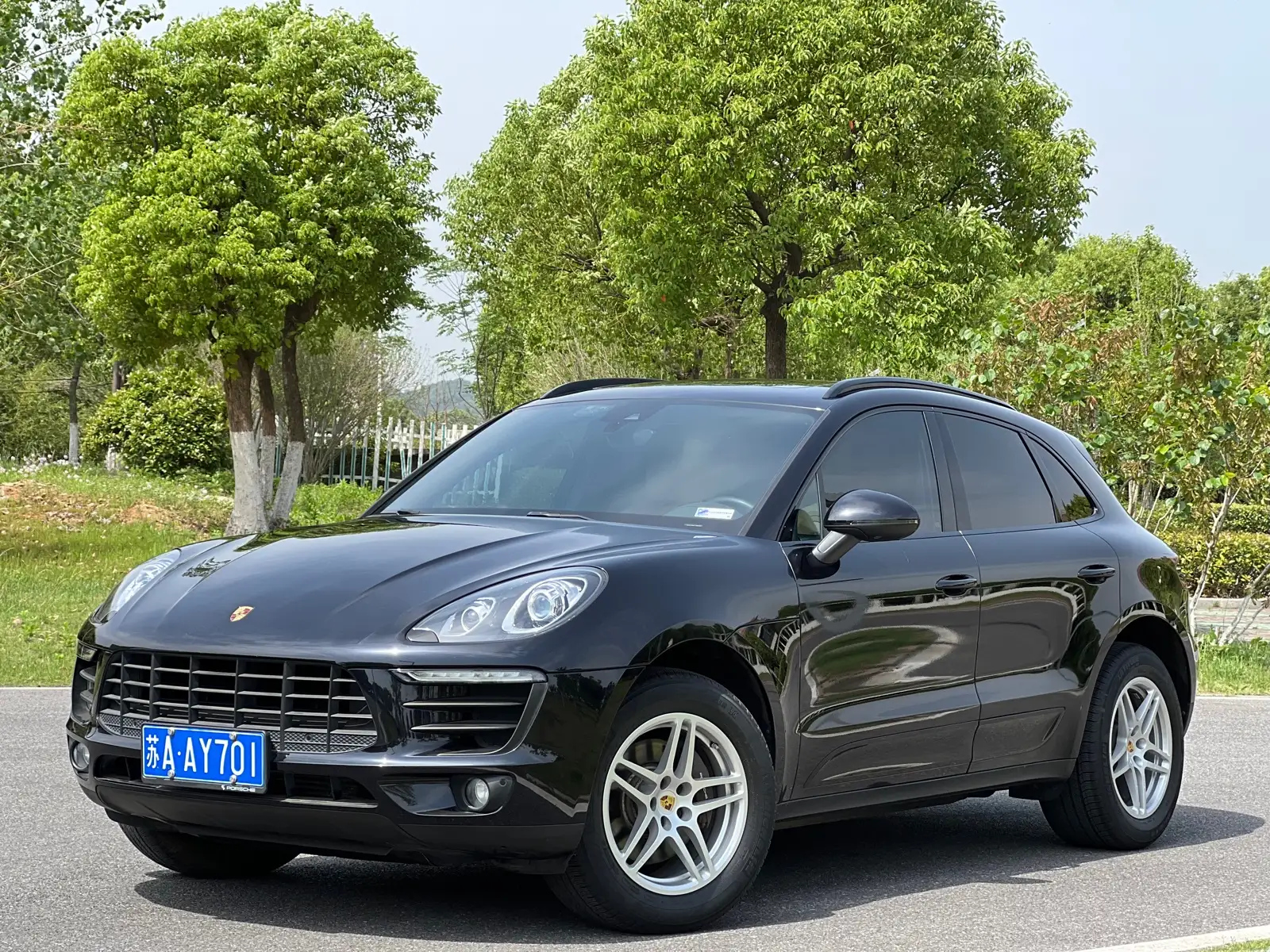 PORSCHE MACAN