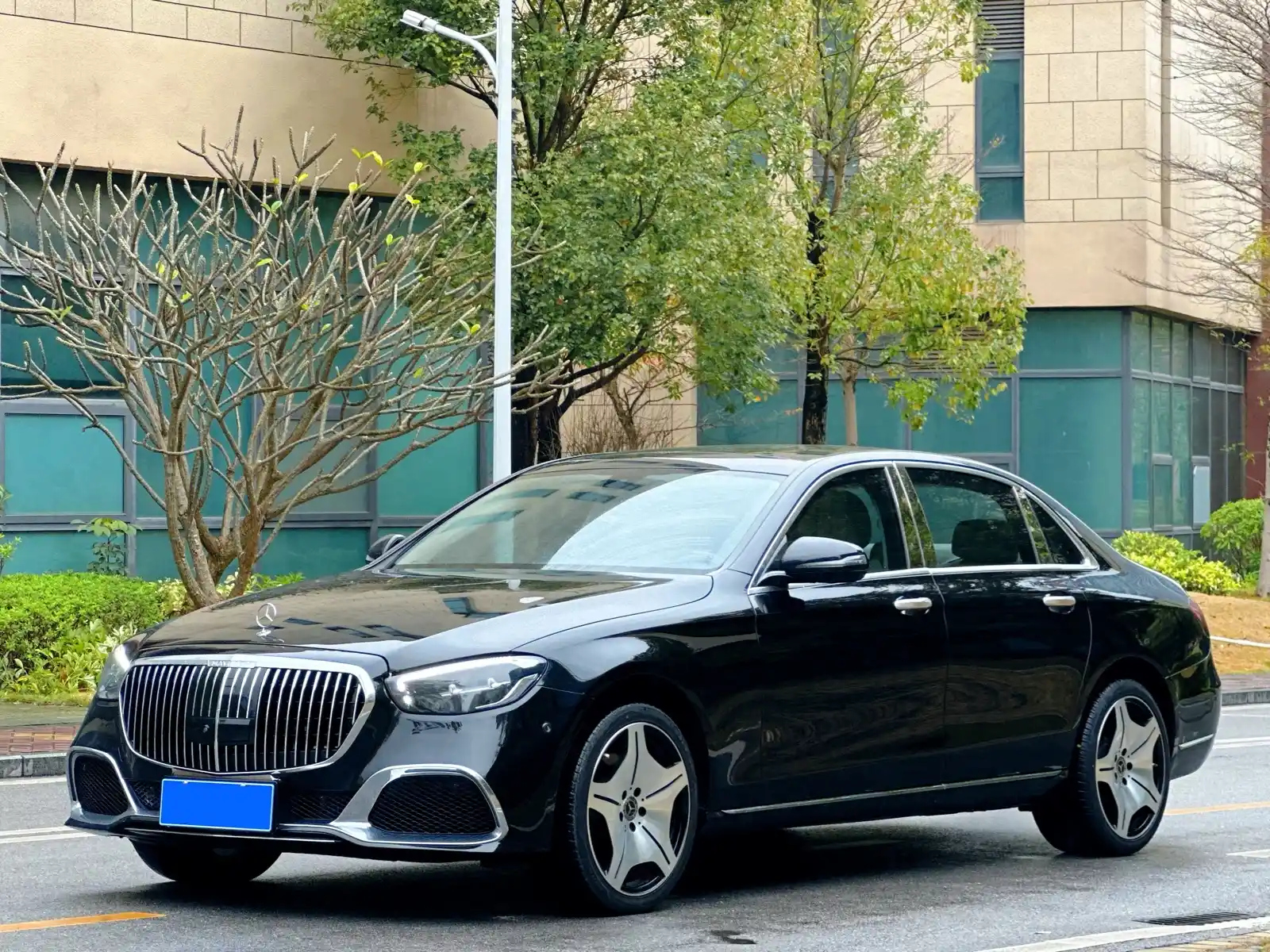 MERCEDES BENZ E-CLASS