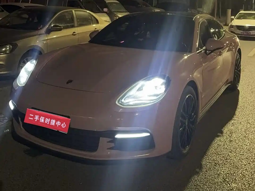 PORSCHE PANAMERA
