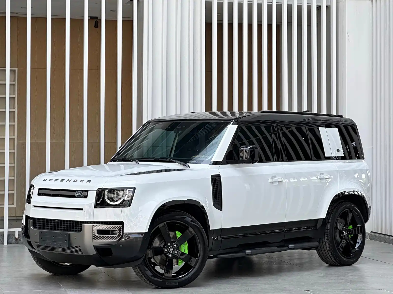 LAND ROVER DEFENDER