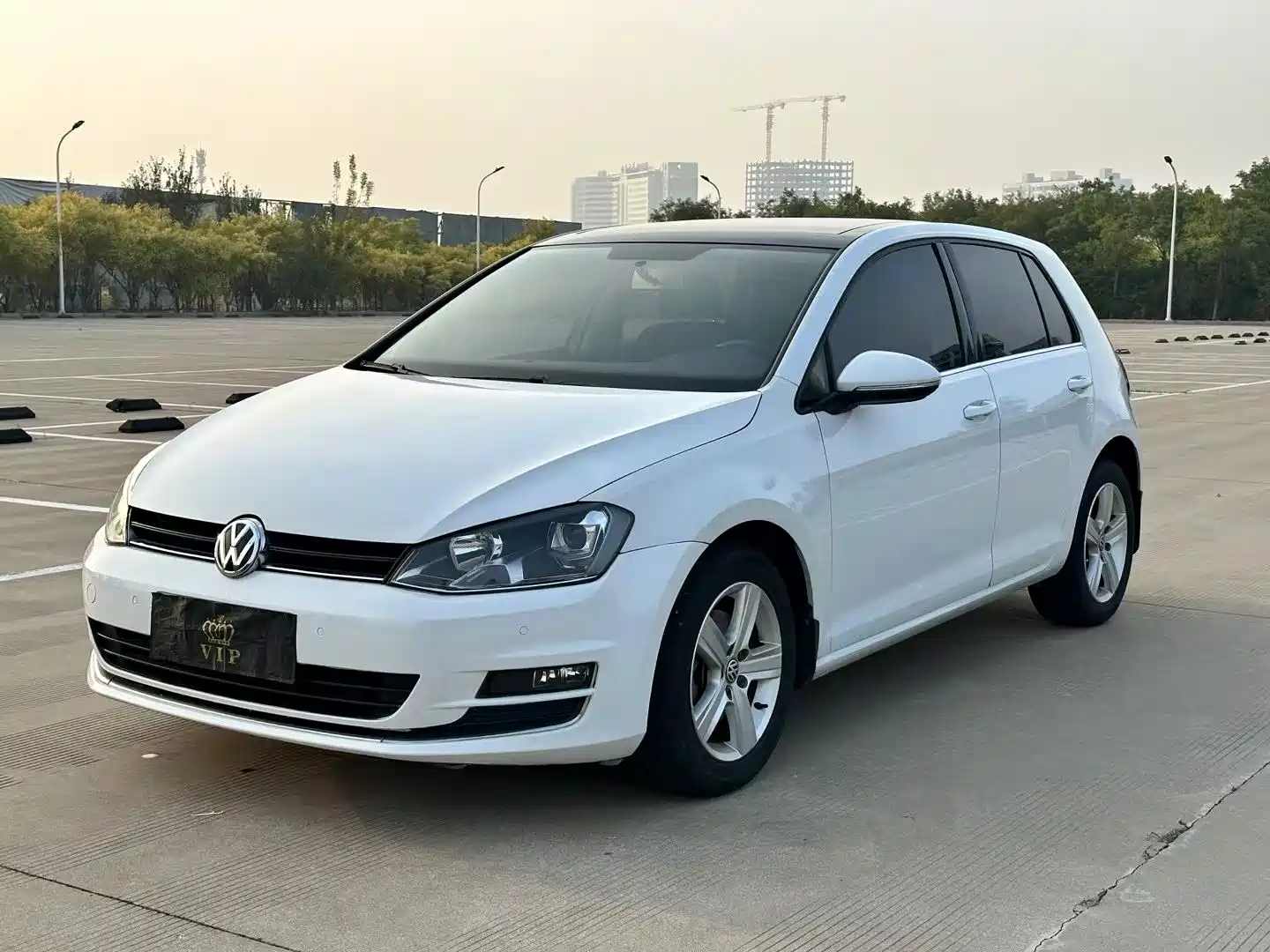 VOLKSWAGEN GOLF