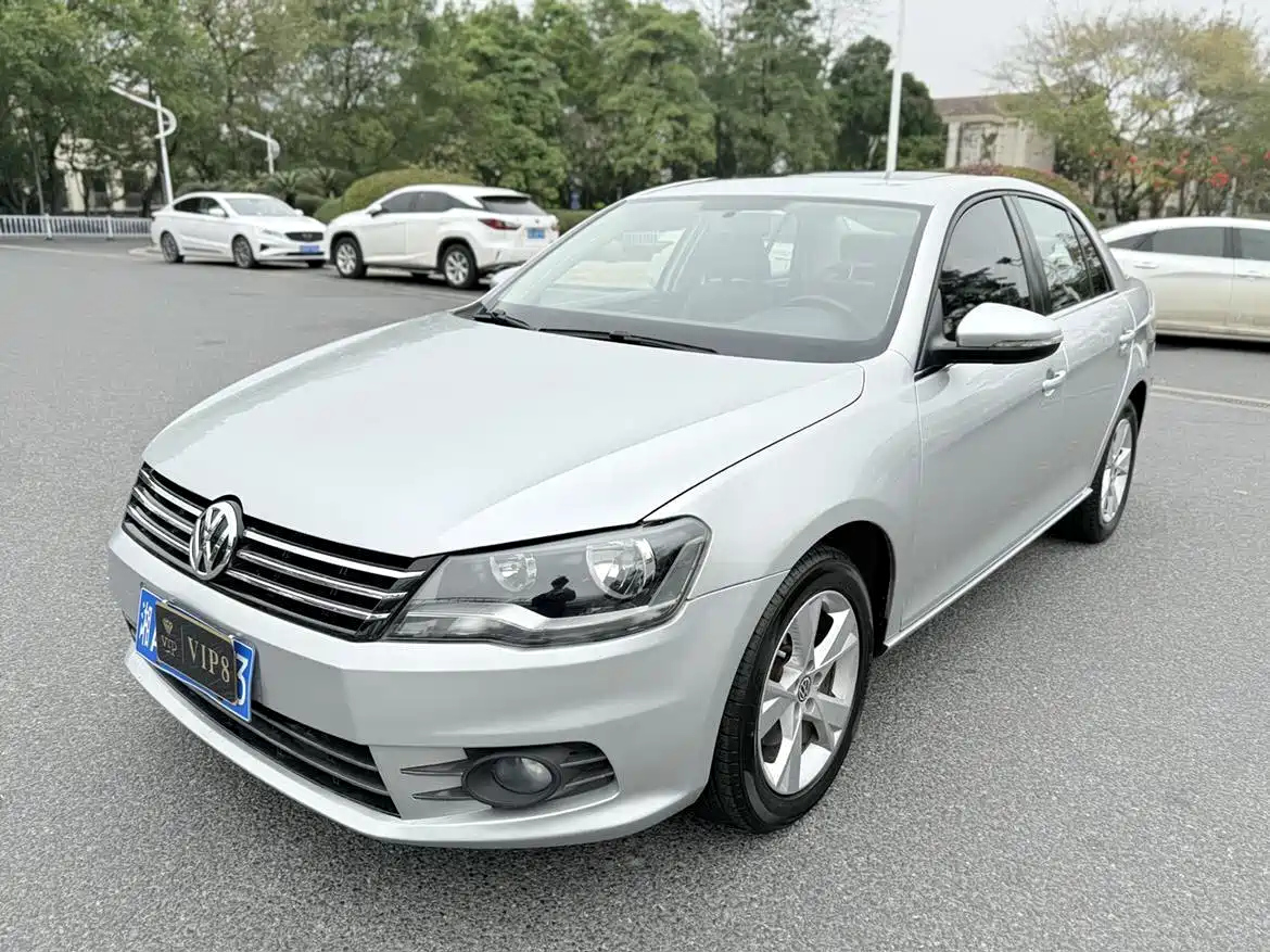 VOLKSWAGEN BORA