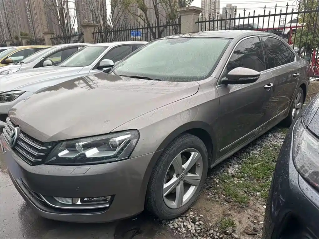 VOLKSWAGEN PASSAT