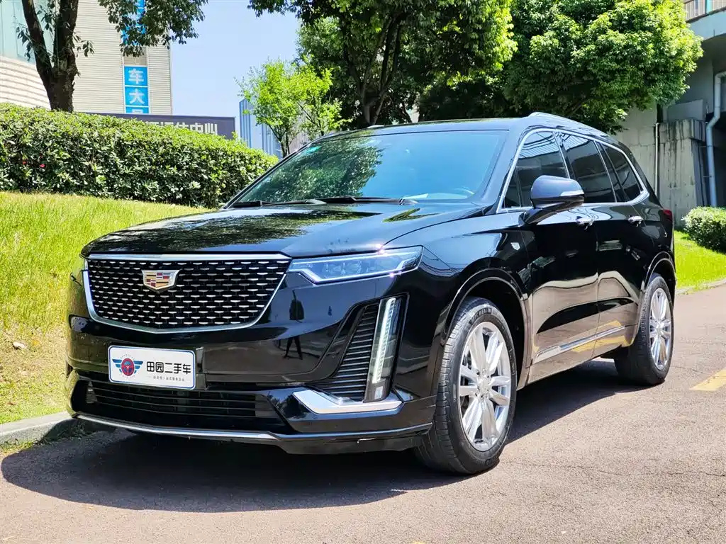 CADILLAC XT6