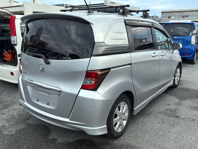 HONDA FREED 2011
