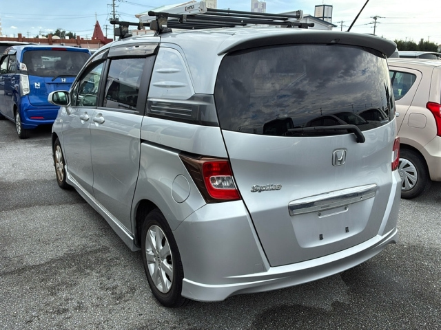 HONDA FREED 2011