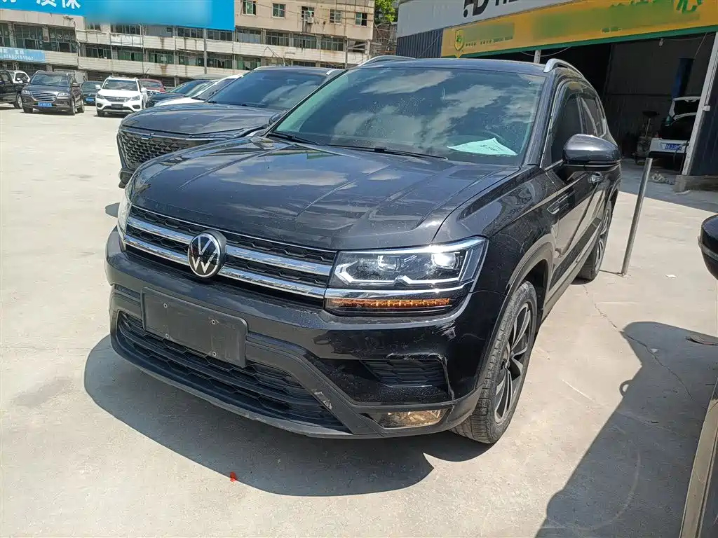VOLKSWAGEN THARU 2021