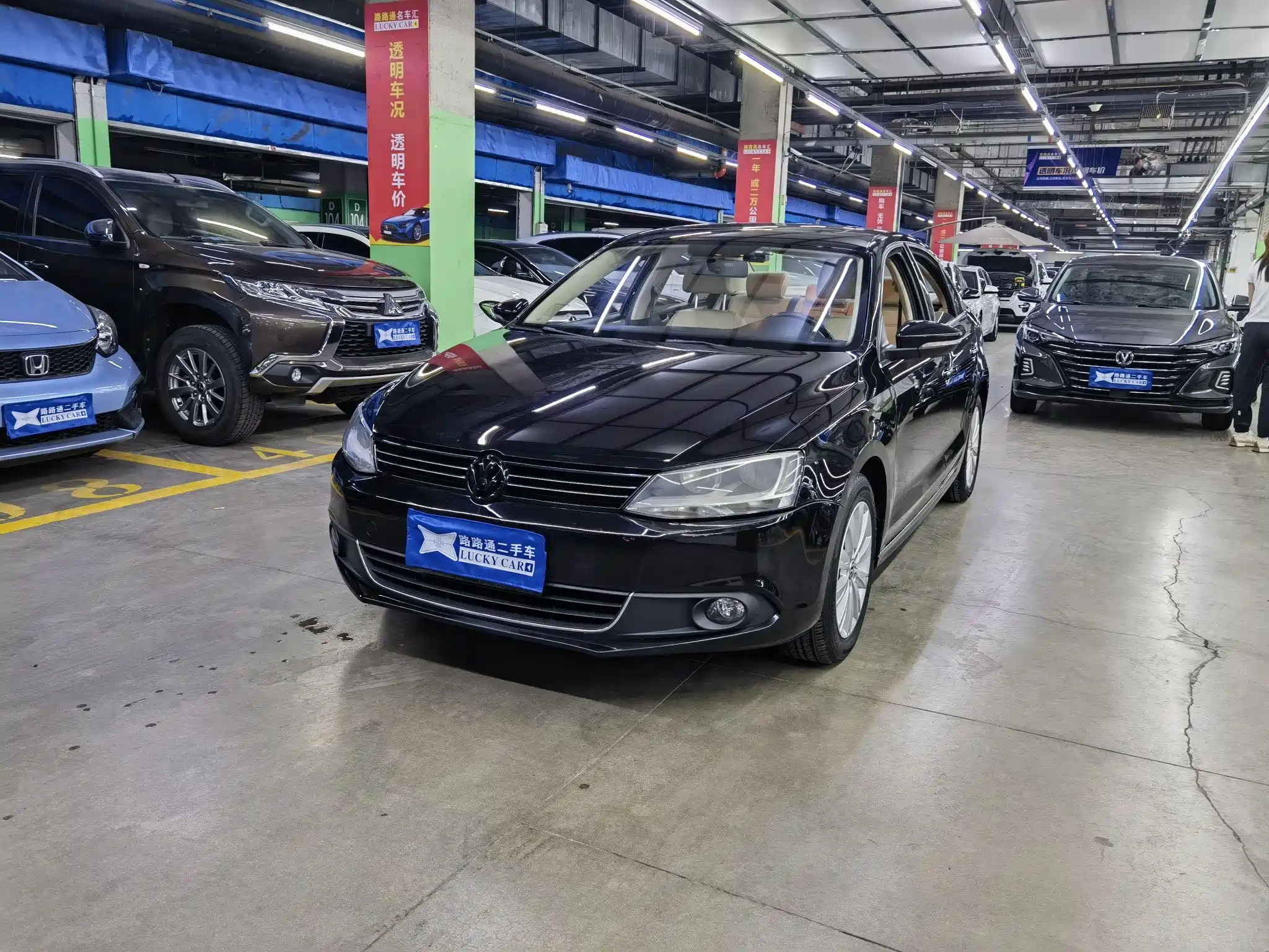 VOLKSWAGEN SAGITAR 2012