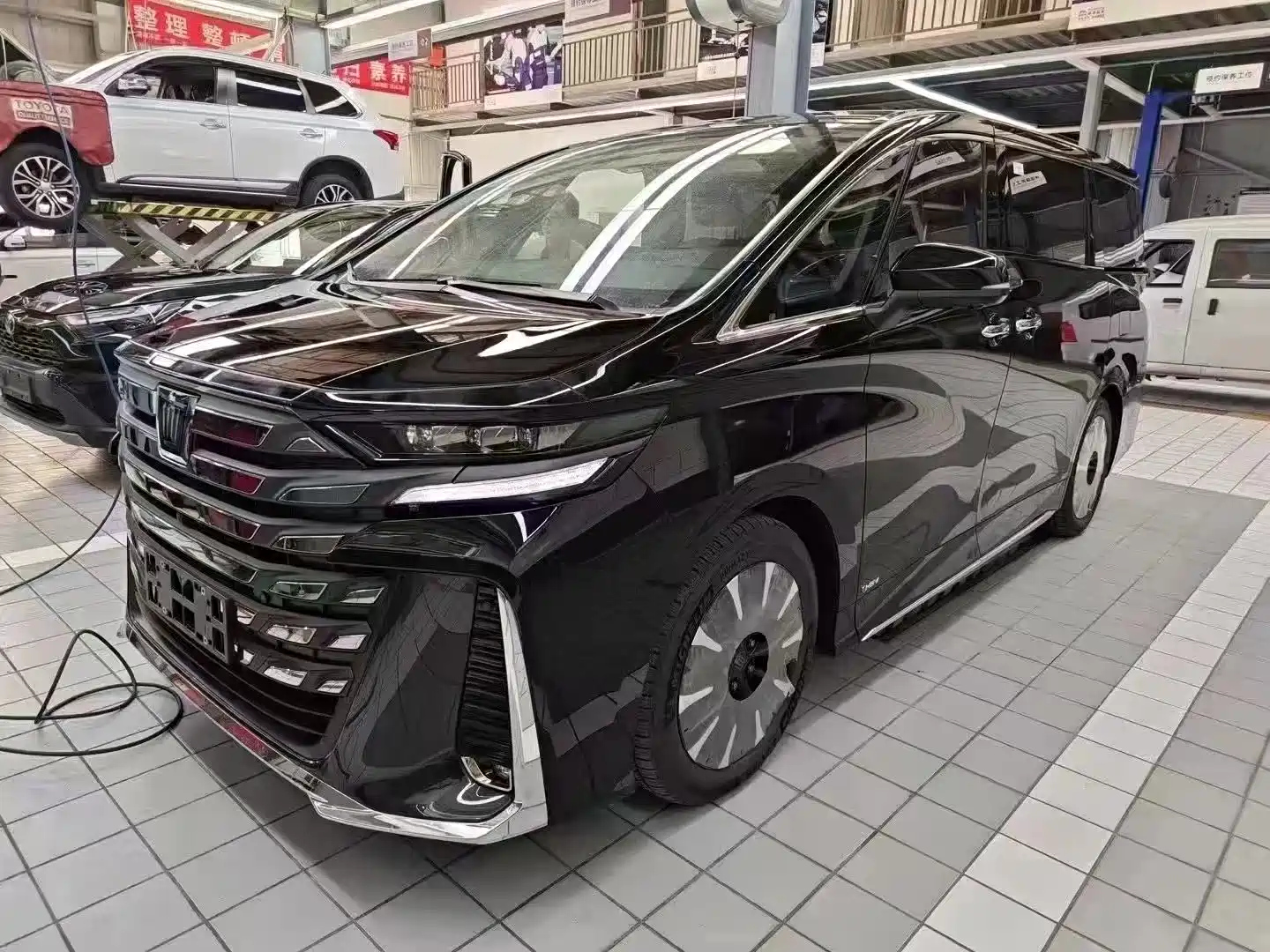 TOYOTA VELLFIRE 2024