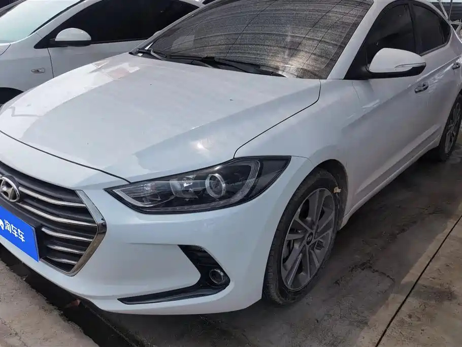HYUNDAI ELANTRA