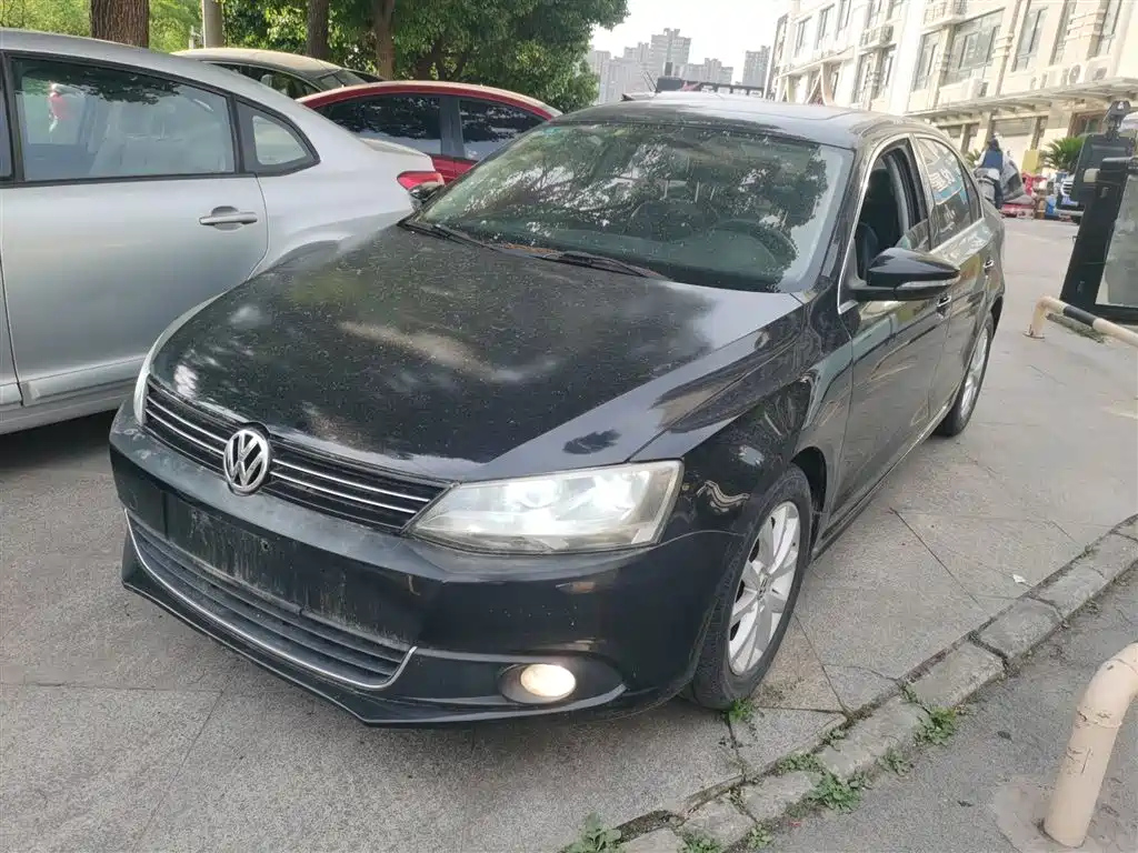 VOLKSWAGEN SAGITAR 2012