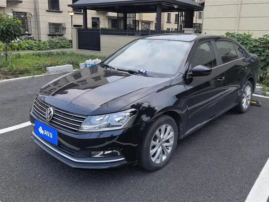 VOLKSWAGEN LAVIDA 2015