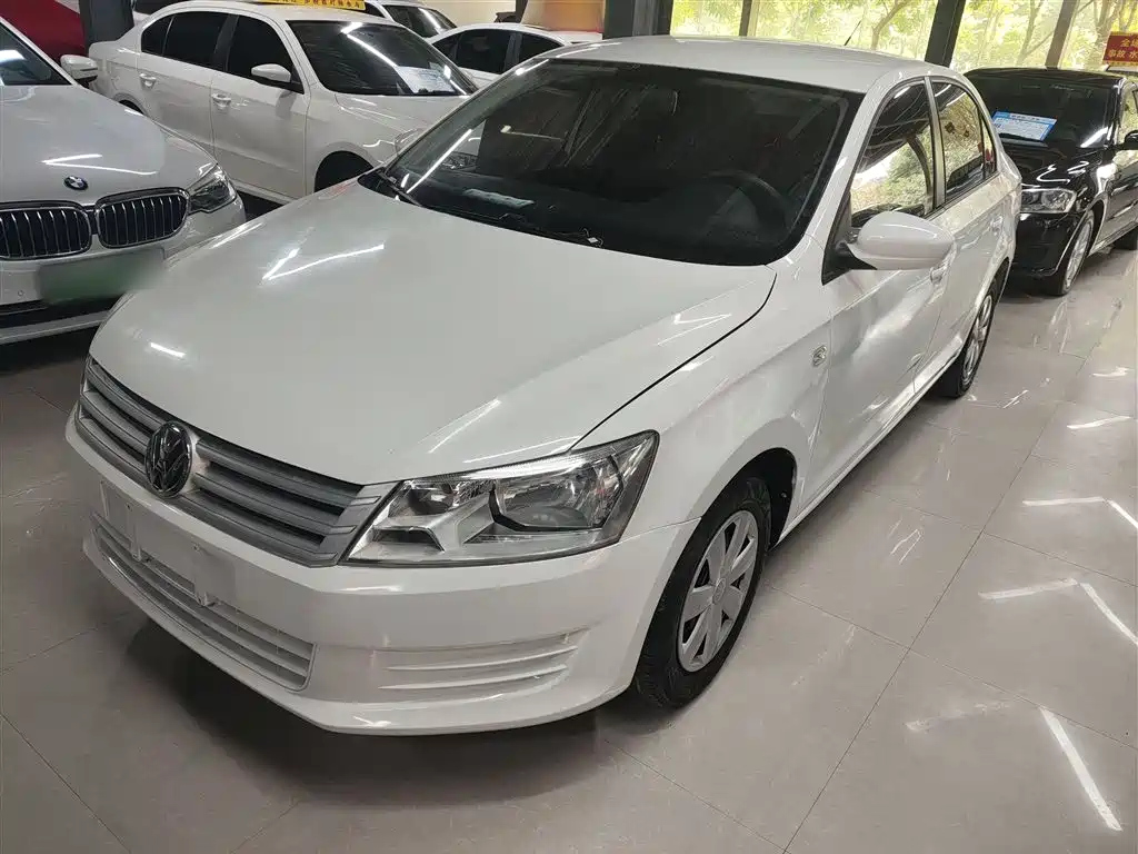VOLKSWAGEN SANTANA 2015