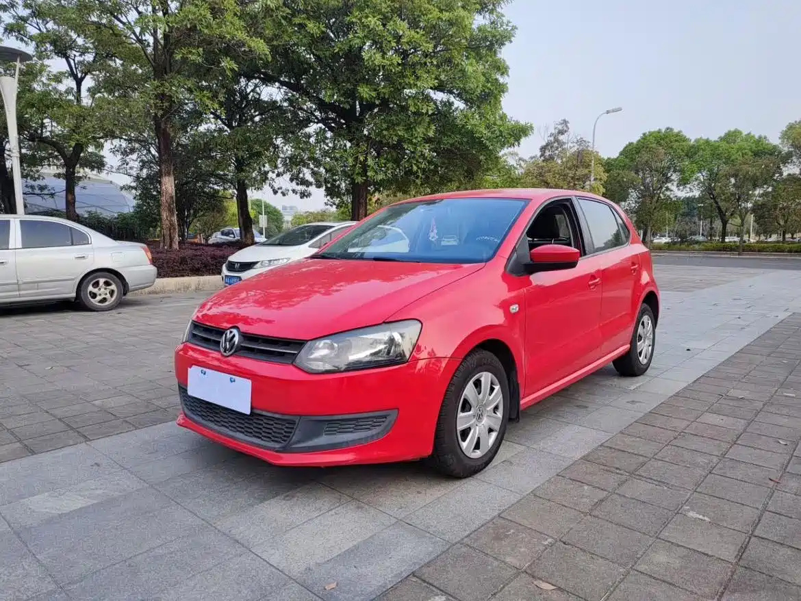 VOLKSWAGEN POLO 2013